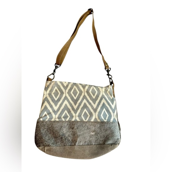 MYRA Agate Shoulder Bag​ - Picture 12 of 14